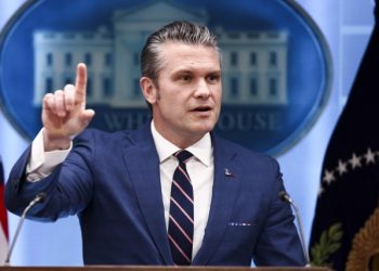 Χέγκσεθ:-Ελέγχουμε-τα-Στενά-του-Ορμούζ-με-το-10%-της-ναυτικής-μας-δύναμης-–-«Παρακολουθούμε-τις-κινήσεις-σας»-προειδοποιεί-την-Τεχεράνη