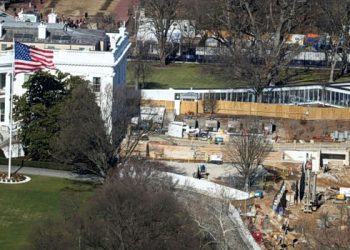 Δικαστής-επικρίνει-τον-Τραμπ-για-τη-«θρασύτατη»-προσπάθειά-του-να-συνεχίσει-την-κατασκευή-της-αίθουσας-χορού