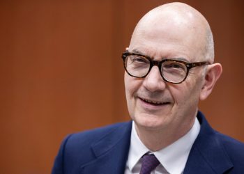 Το-στενό-του-Ορμούζ-πρέπει-να-ανοίξει-ξανά,-αλλά-όχι-«με-οποιοδήποτε-τίμημα»,-δήλωσε-ο-Γάλλος-ΥΠΟΙΚ