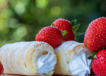 Εορτολόγιο:-Ποιοι-γιορτάζουν-σήμερα-17-Απριλίου