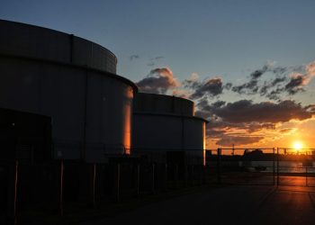 Πτώση-στις-τιμές-πετρελαίου-λόγω-αισιοδοξίας-για-αποκλιμάκωση-στη-Μέση-Ανατολή