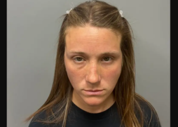 Δασκάλα-δημοτικού-στις-ΗΠΑ-κατηγορείται-για-βιασμό-δύο-μαθητών,-ο-ένας-ήταν-στο-σχολείο-της