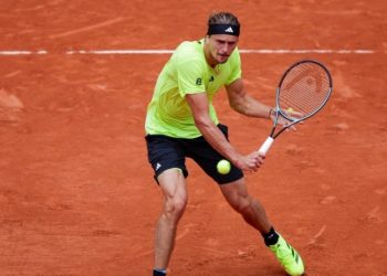 o-Ζβέρεφ-με-φανέλα-του-Ολίσε-στον-αγώνα-του-στο-Μόναχο