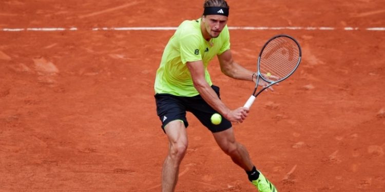 o-Ζβέρεφ-με-φανέλα-του-Ολίσε-στον-αγώνα-του-στο-Μόναχο