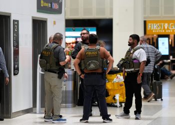 ΗΠΑ:-Ο-διευθυντής-της-ice-αποχωρεί-από-τη-θέση-του