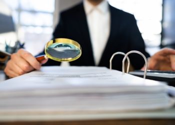 Μπαράζ-194.000-ελέγχων-και-τηλεφωνικό-pressing-της-εφορίας-στους-οφειλέτες