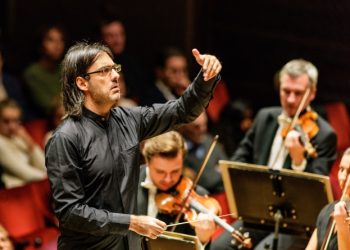 Λεωνίδας-Καβάκος:-Διευθύνει-την-philharmonia-orchestra-στο-Μέγαρο-Μουσικής-Αθηνών