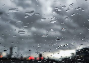 Καιρός:-Βροχές,-καταιγίδες-και-τα-θερμόμετρα-να-δείχνουν-μέχρι-και-25-βαθμούς-Κελσίου-–-Πότε-θα-υποχωρήσει-η-αφρικανική-σκόνη