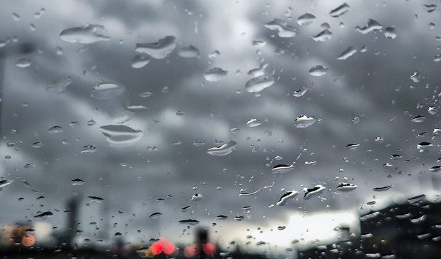 Καιρός:-Βροχές,-καταιγίδες-και-τα-θερμόμετρα-να-δείχνουν-μέχρι-και-25-βαθμούς-Κελσίου-–-Πότε-θα-υποχωρήσει-η-αφρικανική-σκόνη