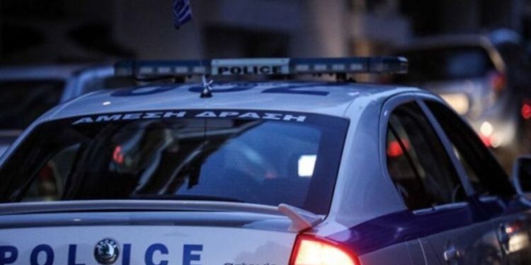 Νεκρή-γυναίκα-σε-ακάλυπτο-χώρο-πολυκατοικίας-στο-κέντρο-της-Αθήνας-–-Προσήχθη-ένας-άνδρας