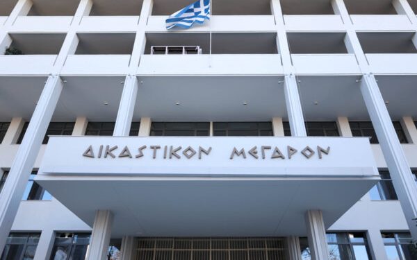 Η-δήλωση-αποχής-της-προέδρου-στη-δίκη-για-τα-βίντεο-συνεχίζει-να-προκαλεί-αντιδράσεις