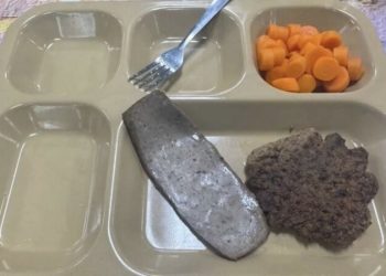 «Πεινασμένοι-όλη-την-ώρα»:-Αμερικανοί-πεζοναύτες-σε-πλοία-στη-Μέση-Ανατολή-καταγγέλλουν-κακής-ποιότητας-φαγητό-και-μικρές-μερίδες