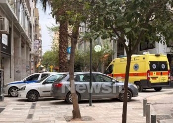 Θρίλερ-στο-κέντρο-της-Αθήνας:-Νεκρή-γυναίκα-σε-ακάλυπτο-πολυκατοικίας-–-«Άκουσα-κραυγές-και-σπάσιμο-τζαμαρίας»