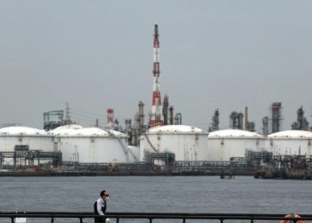 Το-πετρέλαιο-υποχωρεί-κάτω-από-τα-100-δολάρια-καθώς-οι-επενδυτές-«ποντάρουν»-στα-σενάρια-ειρήνης