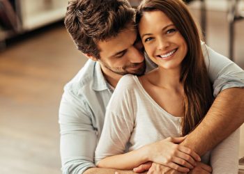 Αυτή-είναι-η-θεωρία-που-δείχνει-αν-ο-σύντροφός-σου-σε-θέλει