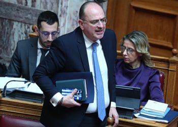 ΠΑΣΟΚ:-Λόγια-του-αέρα-η-ανάληψη-ευθύνης-από-τον-Μακάριο-Λαζαρίδη-–-Οφείλει-να-τον-αποπέμψει-ο-Μητσοτάκης