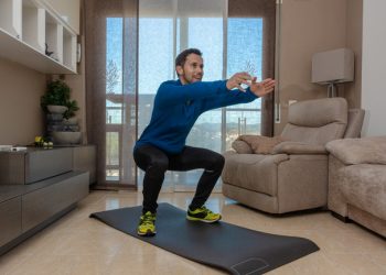 Θέλετε-να-ξεκινήσετε-τη-γυμναστική-στο-σπίτι;-Αυτές-οι-5-ασκήσεις-αποτελούν-τη-βάση