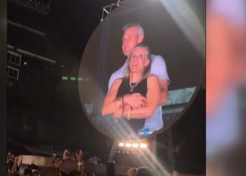 Η-Κρίστιν-Κάμποτ-ρίχνει-«μαύρο»-στους-coldplay-μετά-το-σκάνδαλο-της-kiss-cam:-«Δεν-θα-ξαναπάω-σε-συναυλία-τους»