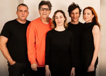 «Οθέλλος»:-Μπέζος,-Δαδακαρίδης,-Σαράντης-και-Γουλιώτη-στην-πιο-δυνατή-θεατρική-σύμπραξη-του-καλοκαιριού