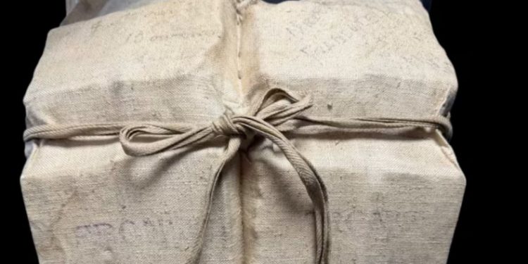 Τιτανικός:-Σωσίβιο-επιζώντα-βγαίνει-σε-δημοπρασία-–-Η-αξία-του-μπορεί-να-ξεπεράσει-τις-500.000-ευρώ