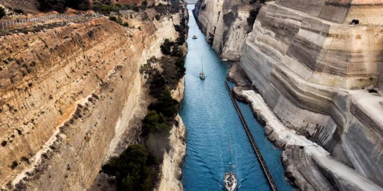 Νέα-τραγωδία:-Πτώμα-17χρονης-βρέθηκε-να-επιπλέει-στα-νερά-της-Διώρυγας-Κορίνθου