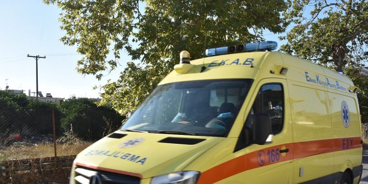 Πύργος:-Χειροπέδες-σε-παππού-που-πήρε-τον-εγγονό-του-από-το-νοσοκομείο-–-Το-παιδί-είχε-πιει-χλωρίνη