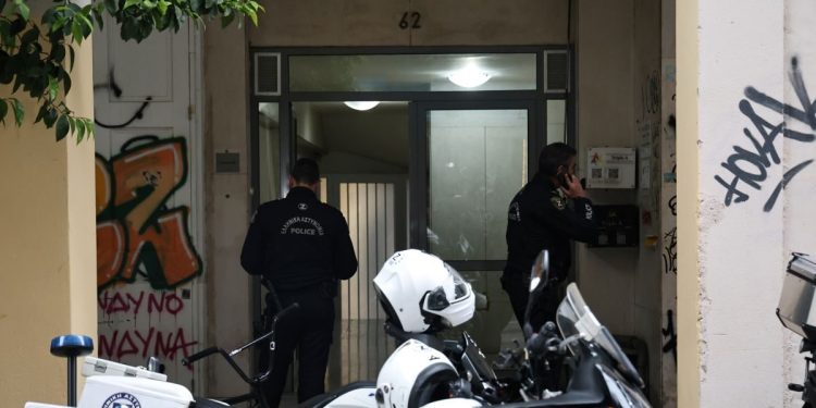 Η-στιγμή-που-η-γυναίκα-που-βρέθηκε-νεκρή-στο-κέντρο-της-Αθήνας-φωνάζει-στον-45χρονο-Ιταλό-«Γλυκέ-μου,-άνοιξε!»-–-Ηχητικό-ντοκουμέντο