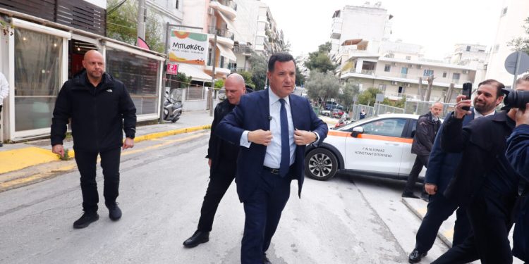 Γεωργιάδης-για-θάνατο-19χρονης-στην-Κεφαλονιά:-Διαψεύδω-ότι-οι-γιατροί-δεν-ήταν-στη-θέση-τους,-μήνυση-σε-χρήστη-του-tiktok-που-είπε-ότι-τη-«δολοφονήσαμε»