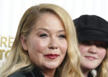 Στο-νοσοκομείο-η-Κριστίνα-Άπλγκεϊτ-εν-μέσω-της-μάχης-με-τη-σκλήρυνση-κατά-πλάκας-–-Ανησυχία-για-την-υγεία-της