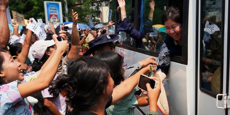 Μιανμάρ:-Μετατροπή-της-θανατικής-ποινής-σε-ισόβια-και-απελευθέρωση-χιλιάδων-κρατουμένων