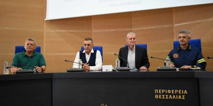 Στη-Λάρισα-ο-Υπουργός-Κλιματικής-Κρίσης-Ε.-Τουρνάς-Σύσκεψη-στην-Περιφέρεια-Θεσσαλίας-ενόψει-αντιπυρικής-περιόδου