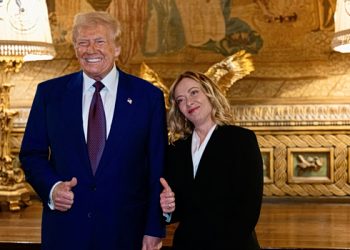 Κάποτε-«όμορφη-γυναίκα»,-τώρα-«δειλή»:-Πώς-οι-θερμές-σχέσεις-της-Μελόνι-με-τον-Τραμπ-πήραν-την-κάτω-βόλτα