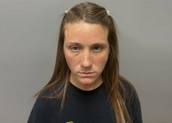 Δασκάλα-δημοτικού-κατηγορείται-για-25-αδικήματα-σεξουαλικής-φύσης-σε-βάρος-δύο-μαθητών,-μεταξύ-των-οποίων-και-βιασμός