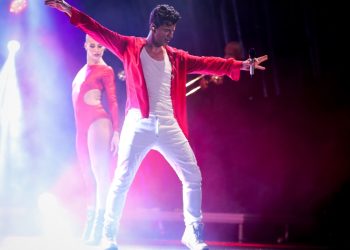 your-face-sounds-familiar:-Η-επίσημη-ανακοίνωση-–-Ο-Σάκης-Ρουβάς-παρουσιαστής