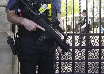 Συναγερμός-στο-Λονδίνο:-Έρευνα-για-ύποπτα-αντικείμενα-κοντά-στην-πρεσβεία-του-Ισραήλ