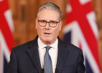 Σκάνδαλο-Μάντελσον-Έπστιν:-Στο-στόχαστρο-και-πάλι-ο-Στάρμερ