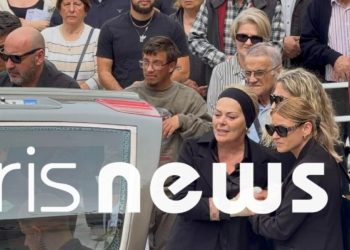 Κεφαλονιά:-Θρήνος-στην-κηδεία-της-19χρονης-Μυρτούς-–-Τραγική-φιγούρα-η-μητέρα-της