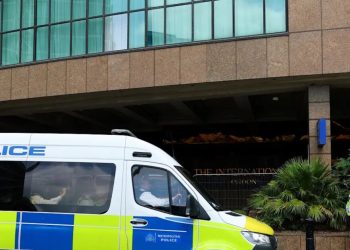 Συναγερμός-στο-Λονδίνο:-«Ύποπτα»-αντικείμενα-εντοπίστηκαν-κοντά-στην-πρεσβεία-του-Ισραήλ