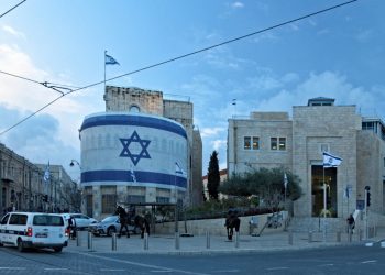 Ο-κεντρικός-τραπεζίτης-του-Ισραήλ-ελπίζει-σε-τέλος-του-πολέμου-μετά-την-υποβάθμιση-του-στόχου-ανάπτυξης-σε-3,8%-από-5,2%