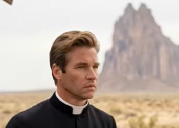 Βαλ-Κίλμερ:-Κυκλοφόρησε-το-τρέιλερ-της-ταινίας-«as-deep-as-the-grave»-με-την-ai-εκδοχή-του-ηθοποιού