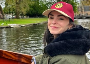 Η-Σίσσυ-Τουμάση-ταξίδεψε-στο-Βέλγιο:-«Μεσαιωνικό-Πάσχα»,-σχολίασε