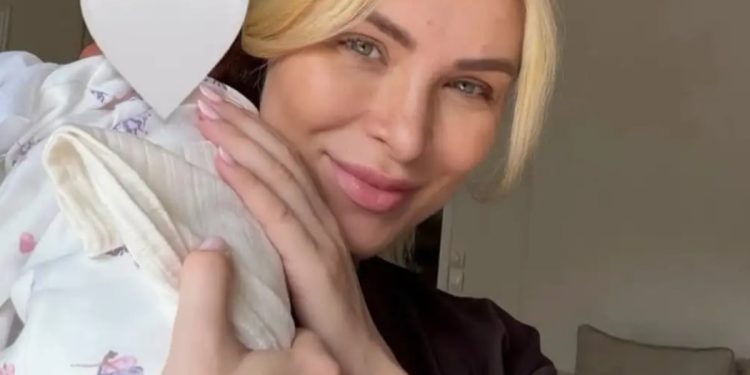 Κατερίνα-Καινούργιου:-Δύο-εβδομάδων-η-μικρή-Ξένια-–-Το-συγκινητικό-μήνυμα