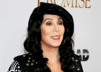 Η-Σερ-κατέθεσε-νέο-αίτημα-για-να-τεθεί-ο-γιος-της-σε-δικαστική-συμπαράσταση