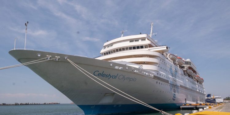 celestyal-discovery:-Απέπλευσε-από-το-Ντουμπάι-μετά-από-47-ημέρες-ακινησίας-εξαιτίας-του-πολέμου-στη-Μέση-Ανατολή