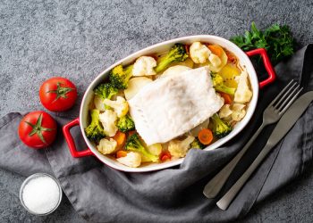 Φιλέτο-ψαριού-στο-φούρνο-με-λαχανικά