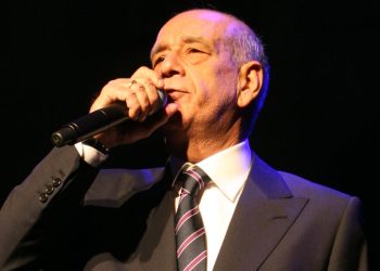 Δημήτρης-Μητροπάνος:-Πέρασαν-14-χρόνια-από-τον-θάνατό-του-–-Όσα-δήλωνε-για-το-ξεκίνημα-της-καριέρας-του