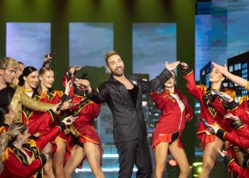 j2us:-Τα-τραγούδια-των-ζευγαριών-και-οι-δύο-τραγουδιστές-έκπληξη