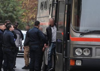 Τέσσερις-φορές-ισόβια-στον-πρώην-αστυνομικό-της-Βουλής-για-τη-σεξουαλική-κακοποίηση-των-παιδιών-του-–-Αθώα-η-μητέρα