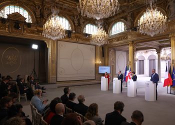 Μακρόν-μετά-τη-Σύνοδο-του-Παρισιού:-Ζητάμε-να-ανοίξουν-εκ-νέου,-άμεσα-και-άνευ-όρων-τα-Στενά-του-Ορμούζ