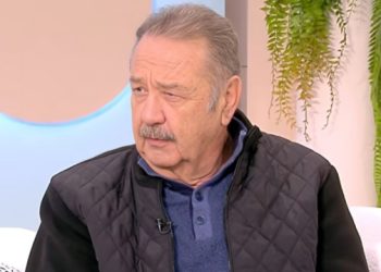 Τάσος-Κωστής-για-τη-μάχη-με-τον-καρκίνο:-Δεν-κάθισα-ούτε-μια-μέρα,-έβαζα-σε-μια-σακούλα-την-παροχέτευση-και-πήγαινα-στο-θέατρο